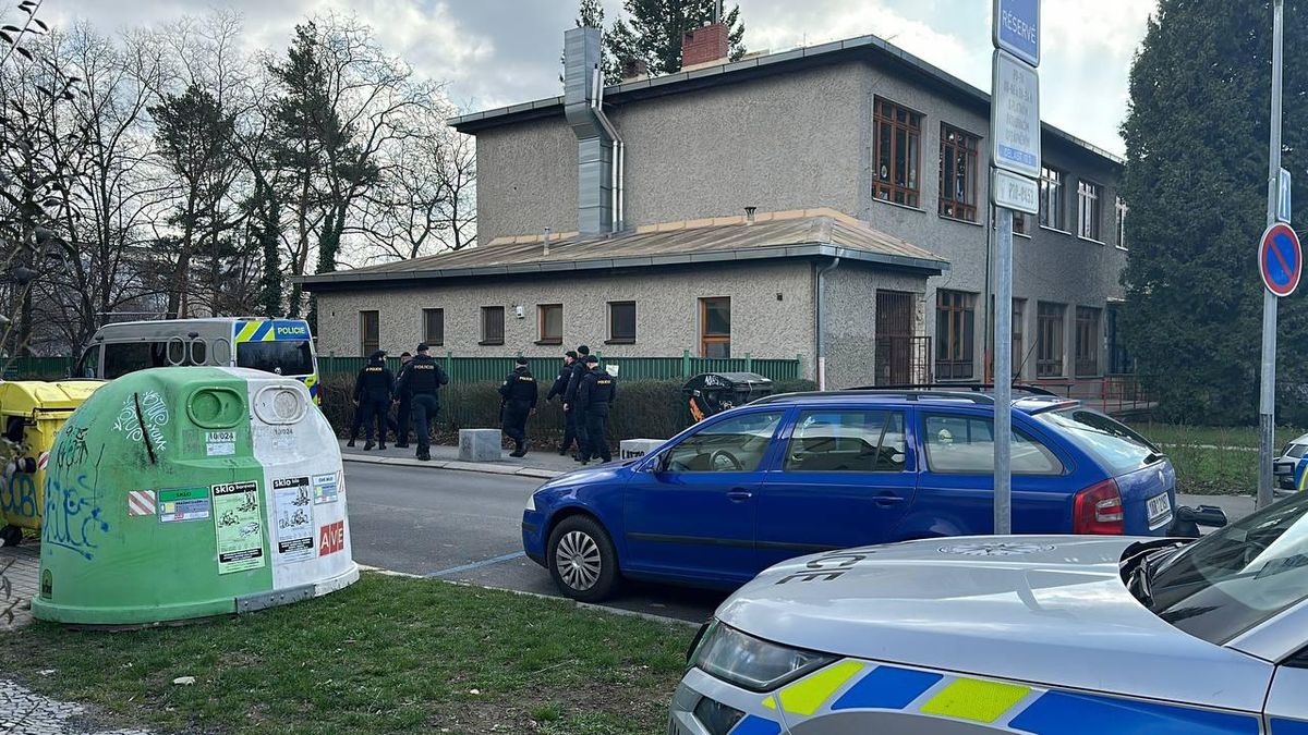 Školáci v Praze si domluvili rvačku s noži